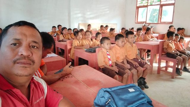 PERDANA MELAKUKAN SIRAMAN ROHANI, SD NEGERI 078475 LUAHAMBAHO TEKANKAN PENTINGNYA MEMAHAMI FIRMAN TUHAN DALAM KEHIDUPAN SEHARI-HARI